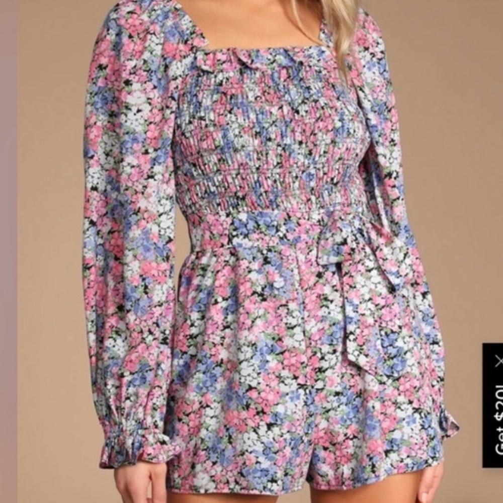 lulu's 𖤓 smocked floral romper. nwot.